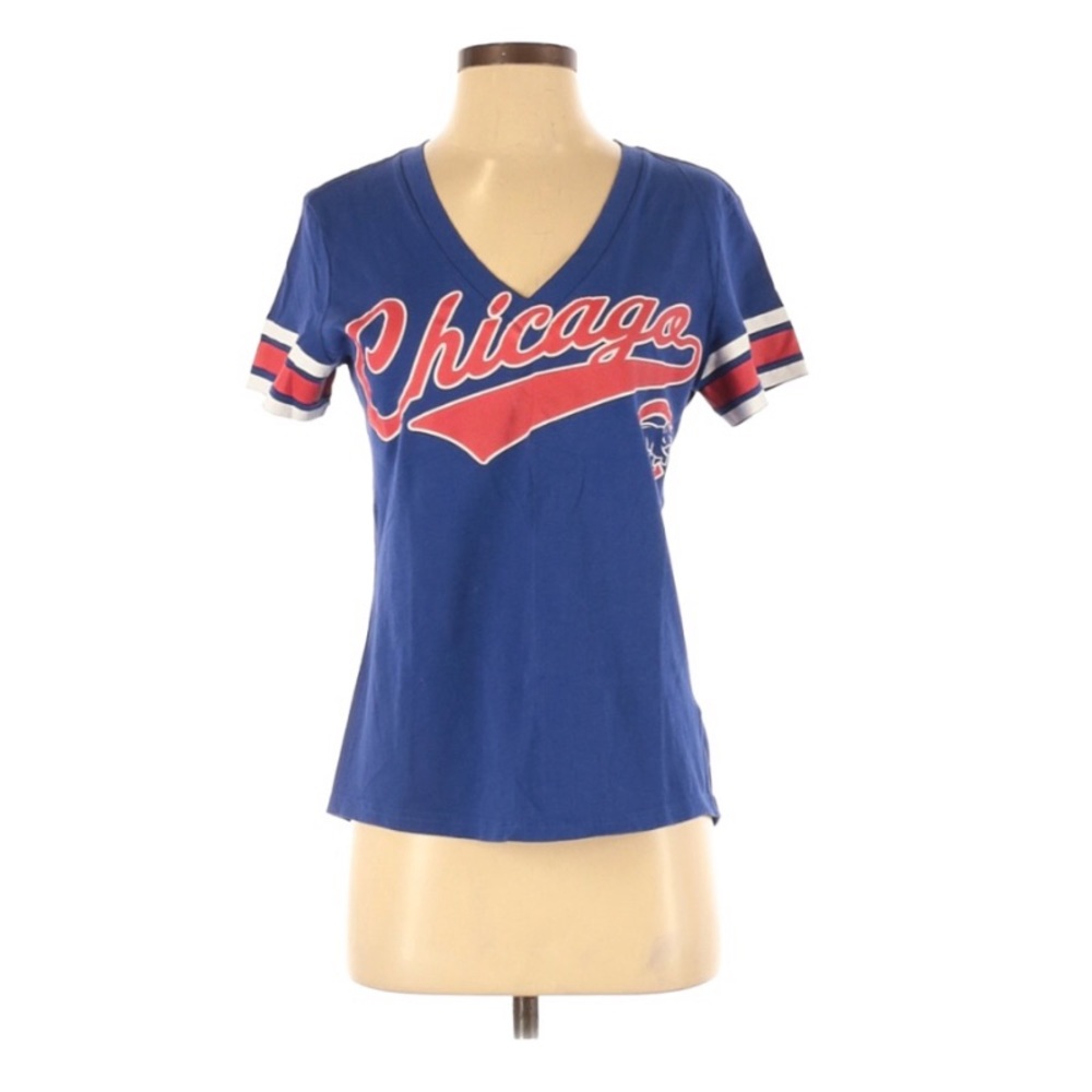 Chicago Cubs graphic t shirt. Size small